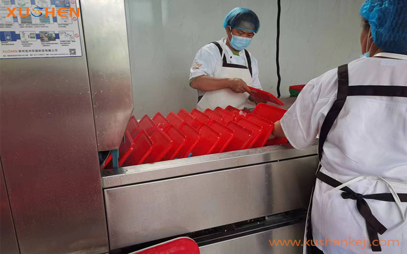 大型洗碗機(jī)，中央廚房洗碗機(jī)，客戶使用現(xiàn)場(chǎng)